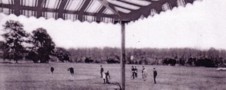 A vintage golf photo ot Del Monte's 18th green from the veranda.