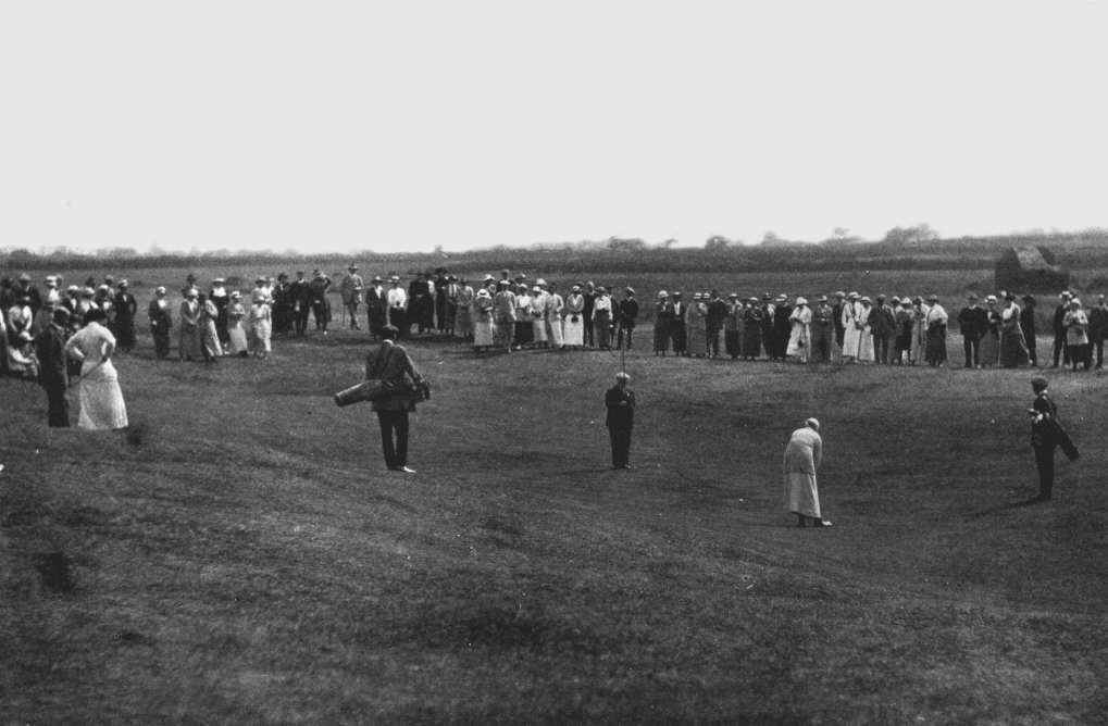 A vitnage photo of the 1914 British Women's Gofling Championship