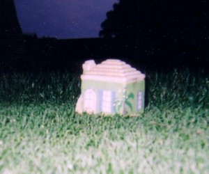 Mini-Bermuda houses as tee markers at the Fairmont Southampton Princess.